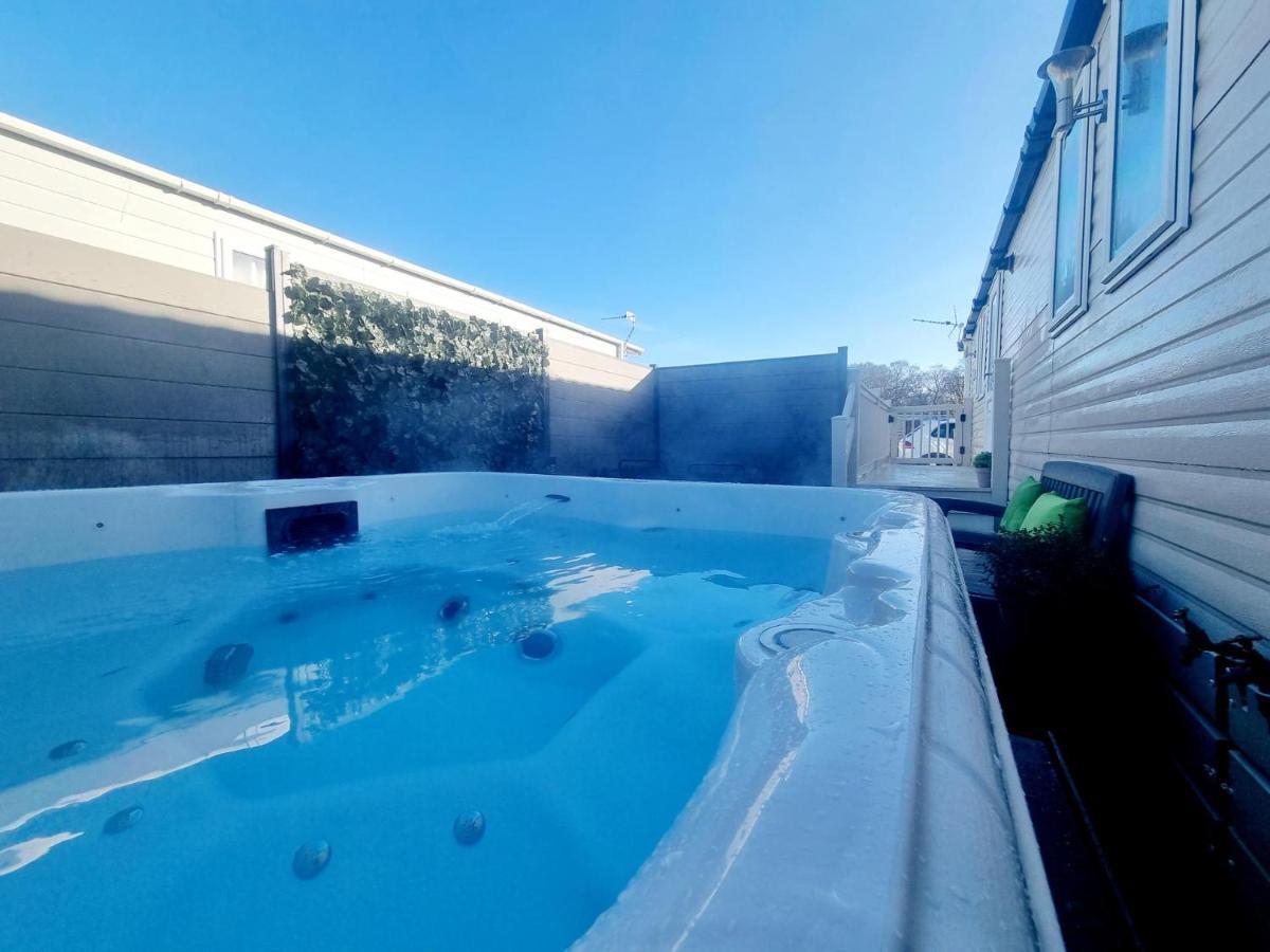 Apple Tree Lodge Hot Tub 3 Bedroom 2 Bars Morpeth Dış mekan fotoğraf