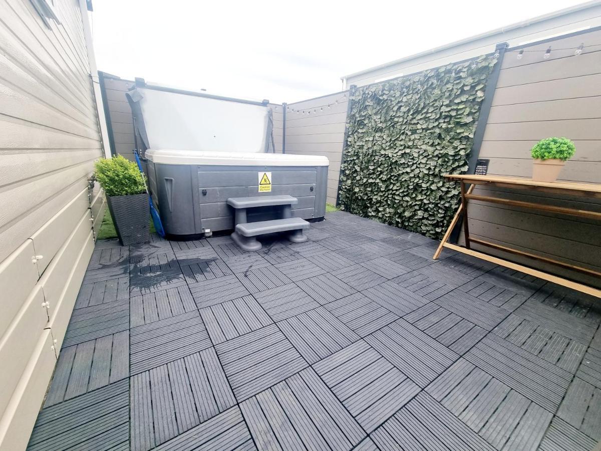 Apple Tree Lodge Hot Tub 3 Bedroom 2 Bars Morpeth Dış mekan fotoğraf
